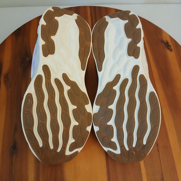 New Balance Fresh Foam X 680v8 Women's 6 B Running Shoes White Purple Sneakers - Picture 7 of 9